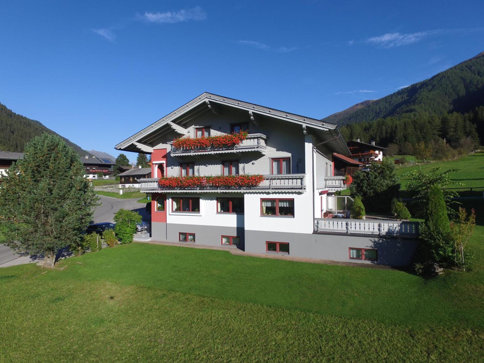 Hotel Garni Burger Санкт-Якоб-ин-Деферегген Экстерьер фото