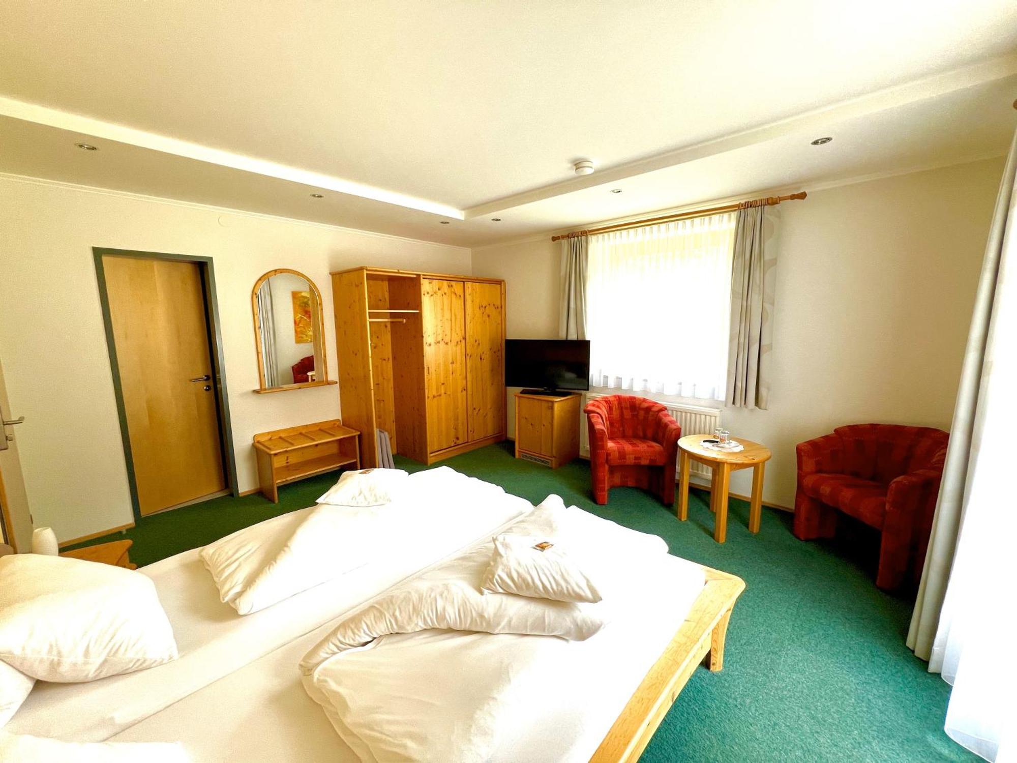 Hotel Garni Burger Санкт-Якоб-ин-Деферегген Экстерьер фото